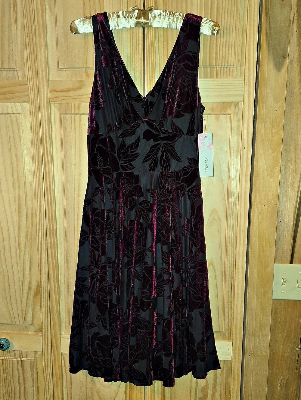 Eva Rose Floral Velvet Midi Dress in Black & Burgundy Size Small NWT